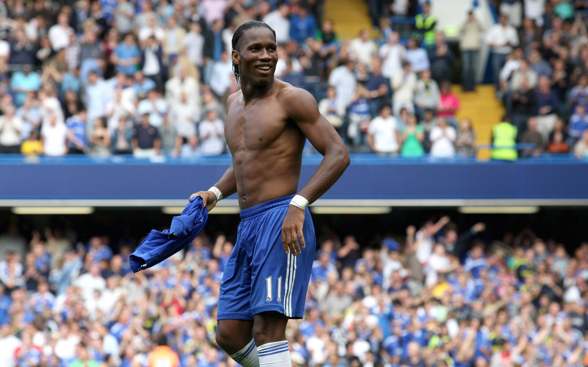 九游体育网页版-永恒的瞬间：定格在记忆中的足球画面